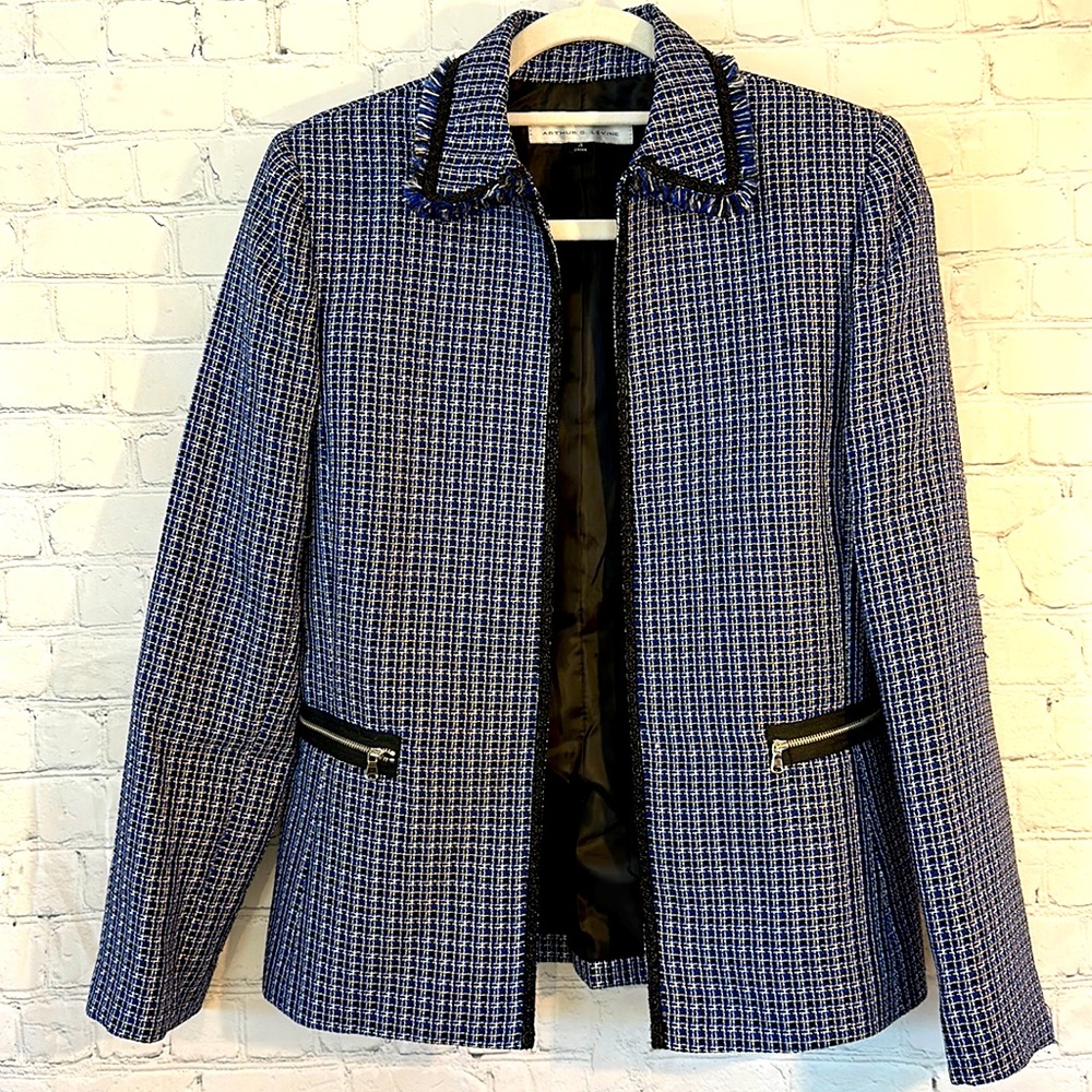 Tahari beautiful tweed blazer with fringe collar